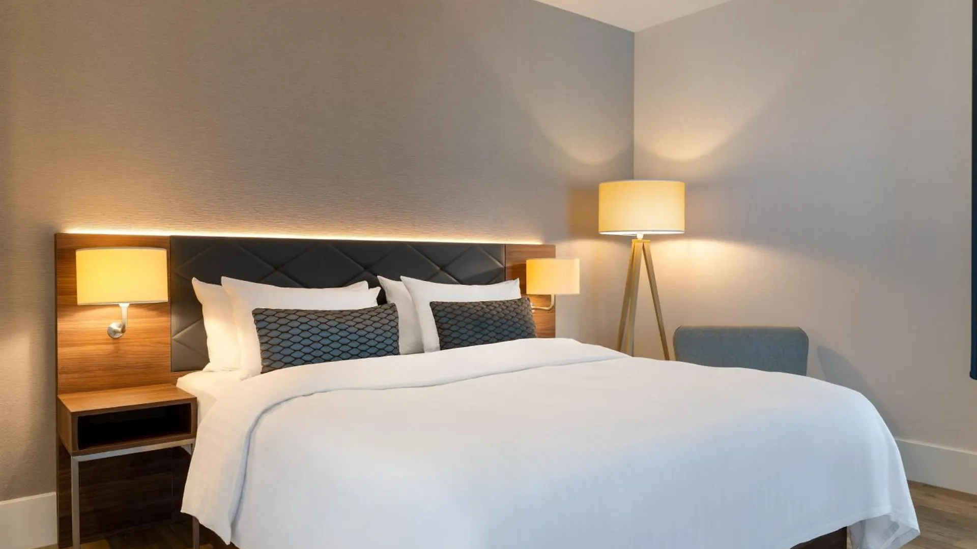 Hotel Element Ámsterdam 4*,